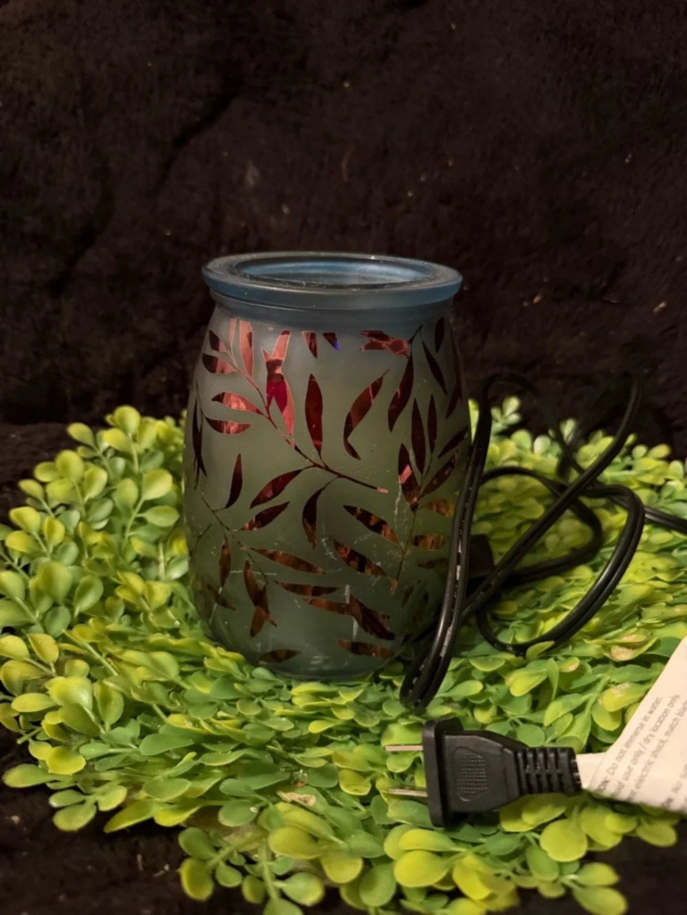 Scentsy 'Love Lives Here' Leaf Cutout Warmer